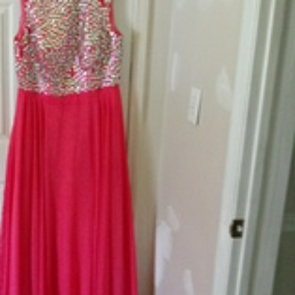 Im selling a prom dress